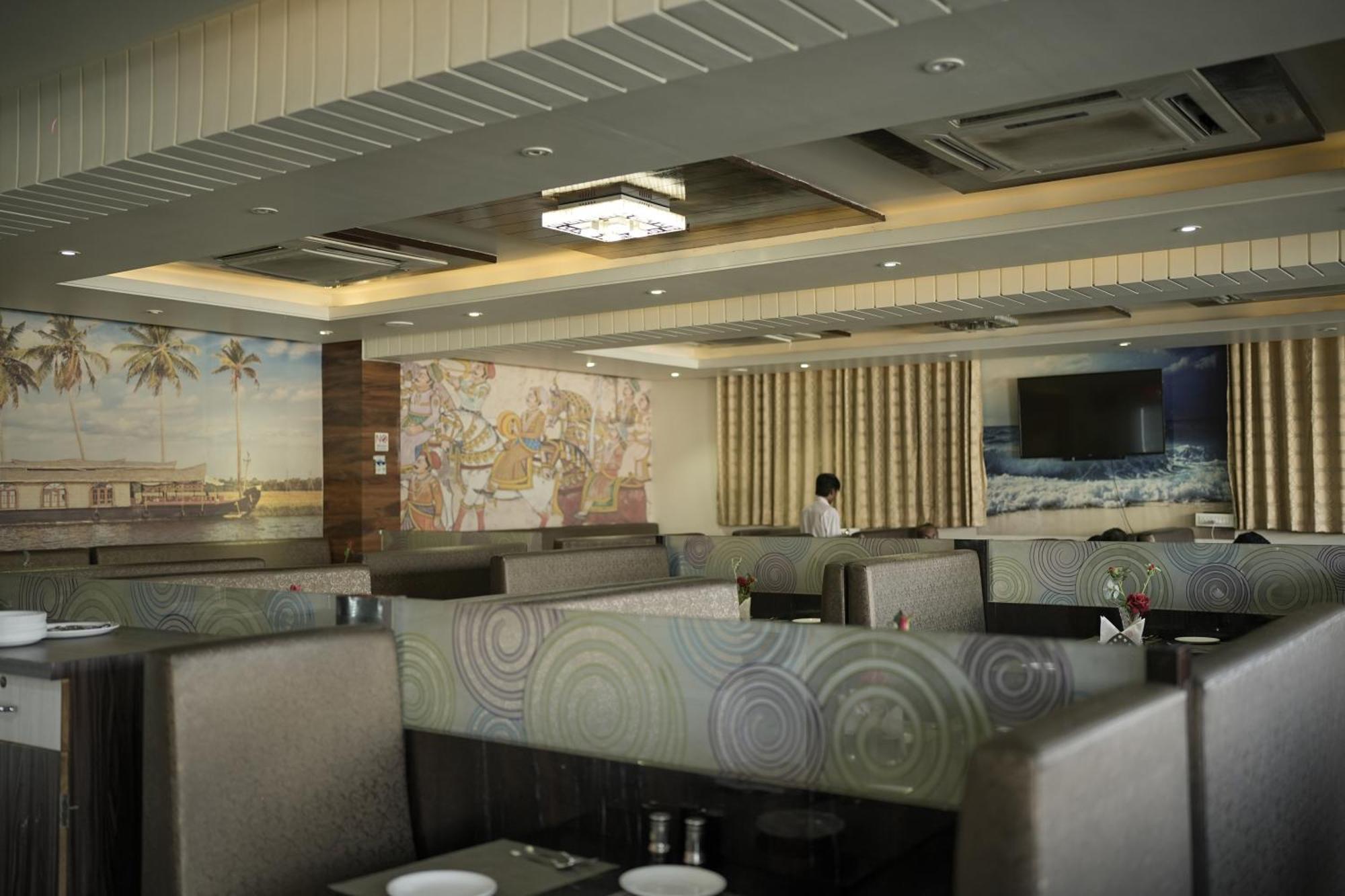 Atharva Hotel Гулбарга Екстериор снимка