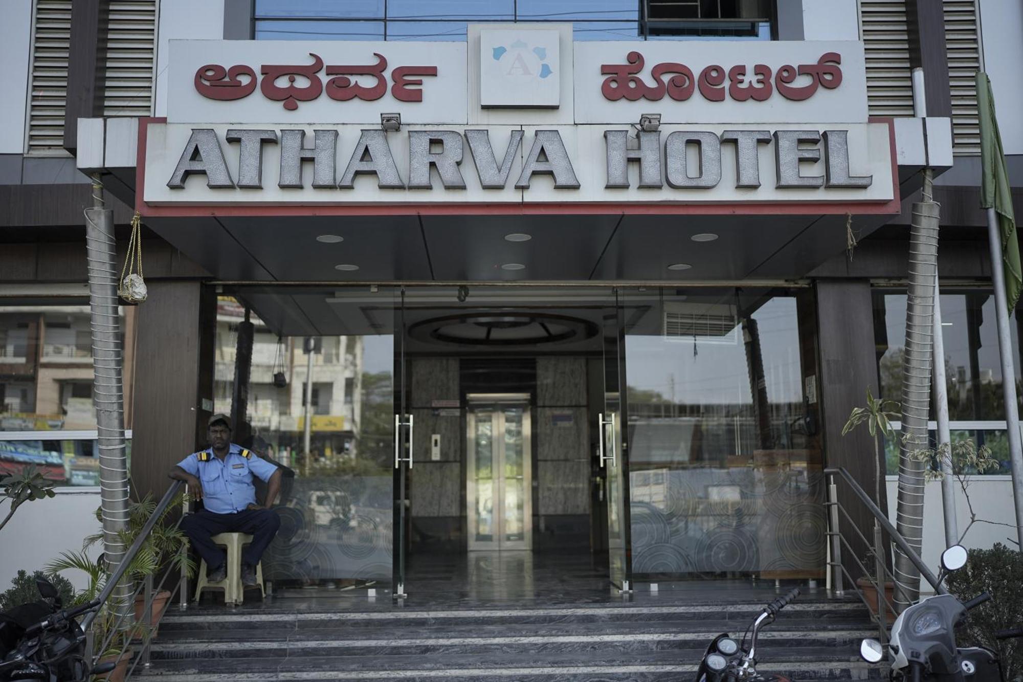 Atharva Hotel Гулбарга Екстериор снимка